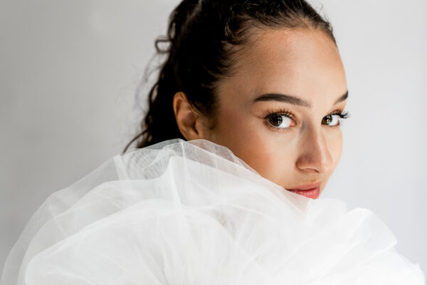 naturalna-fotografia-kobieca-biala-sukienka naturalna-fotografia-kobieca-biala-sukienka