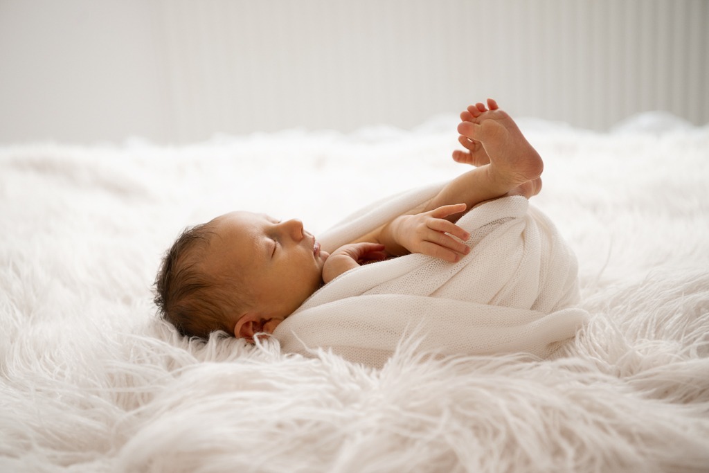 Sesja noworodkowa Łucji w studio Dominiki i Michała 13 - sesja noworodkowa pruszkow